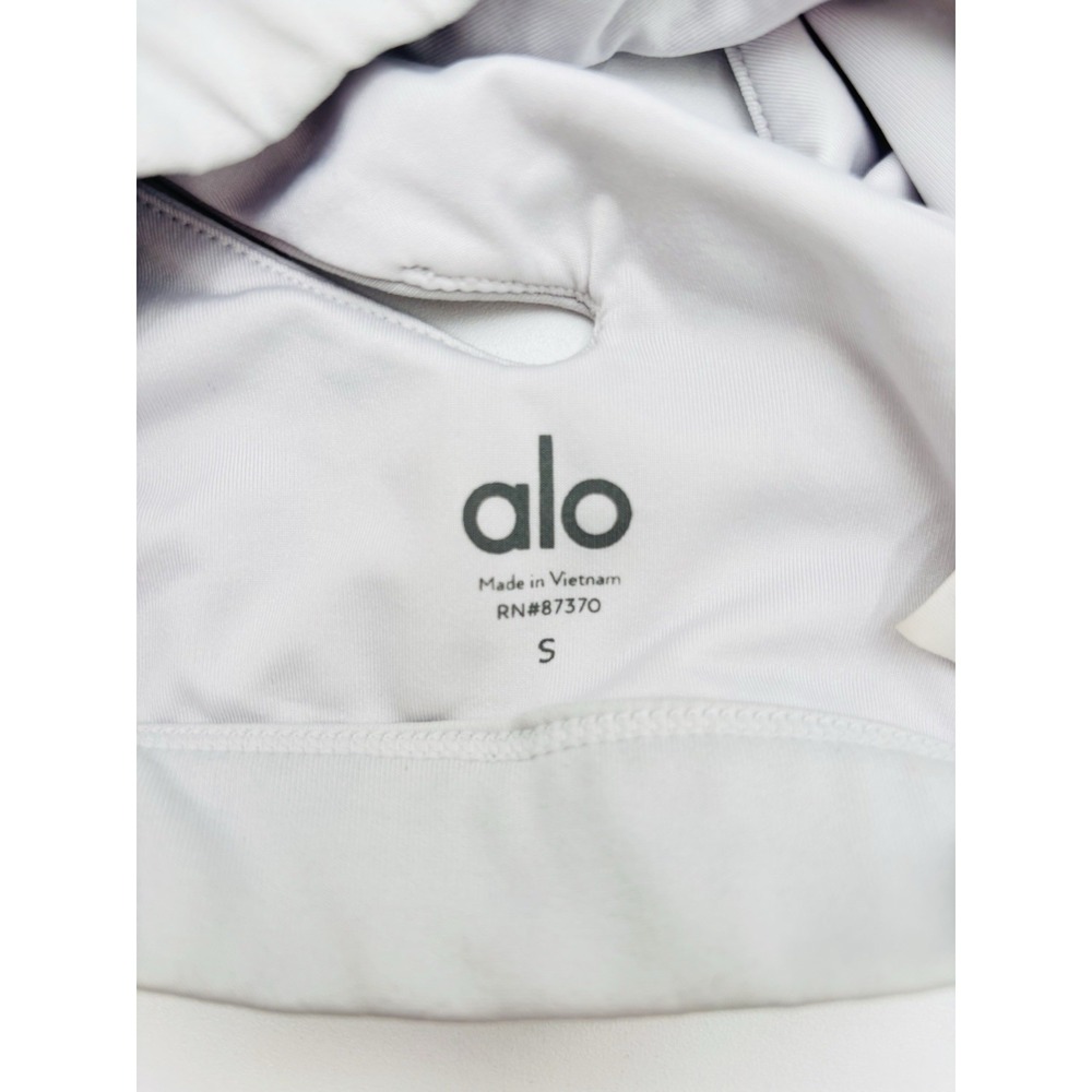 ALO Yoga White Scoop Neck Sports Bra Women's Small Logo Band Pilates Workout - Picture 2 of 8